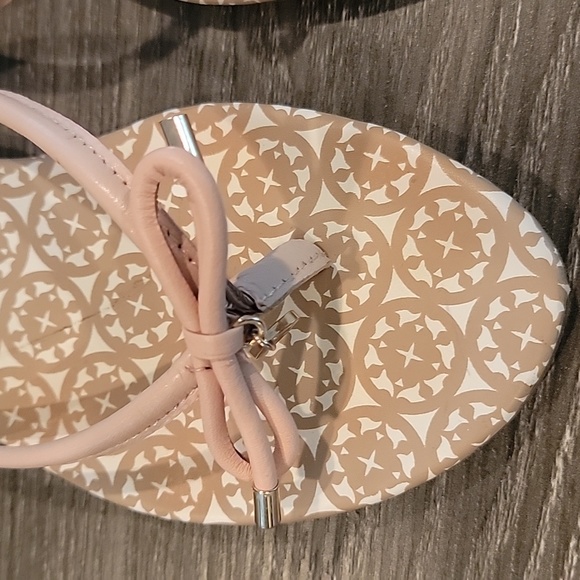 2 pair of kate spade flip flops - Picture 4 of 8